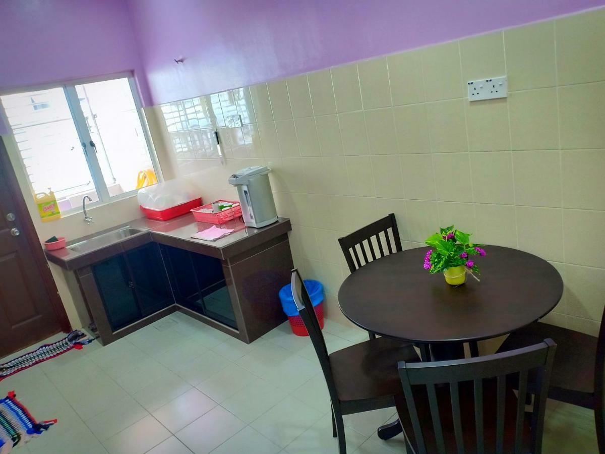 Purple Townhouse 3R2B Wifi Villa Sekinchan Exterior photo